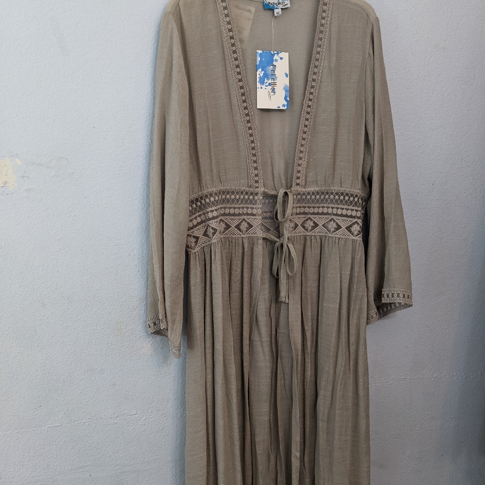 Women's rebellion again grey lace kimono medium size